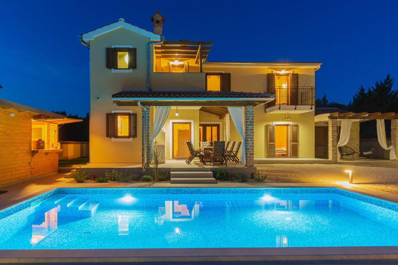 Villa David - Luxurious Secluded Villa With A Heated Pool Butkovići Eksteriør bilde