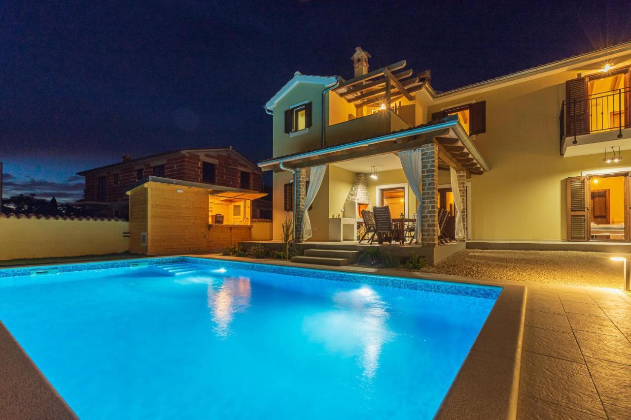 Villa David - Luxurious Secluded Villa With A Heated Pool Butkovići Eksteriør bilde