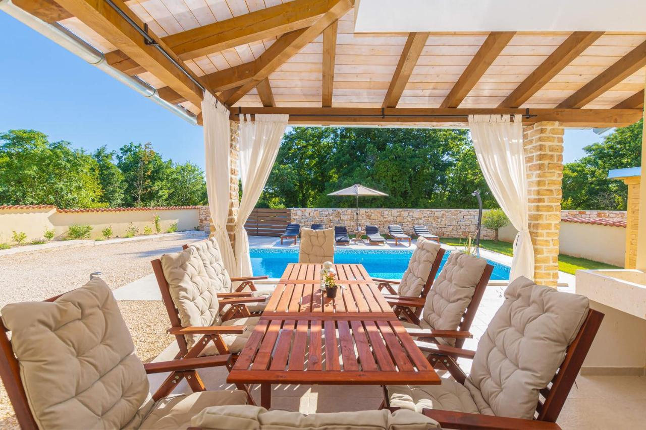 Villa David - Luxurious Secluded Villa With A Heated Pool Butkovići Eksteriør bilde
