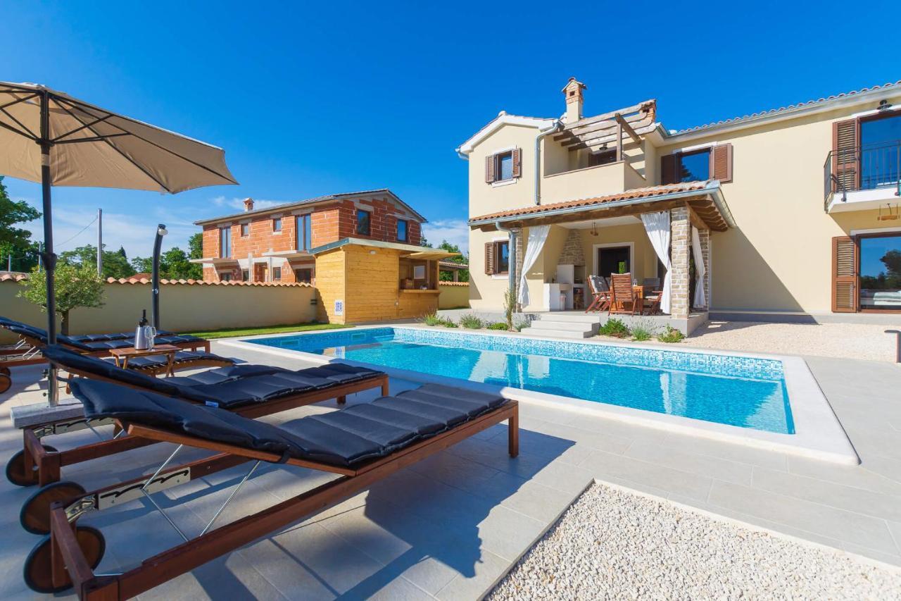 Villa David - Luxurious Secluded Villa With A Heated Pool Butkovići Eksteriør bilde