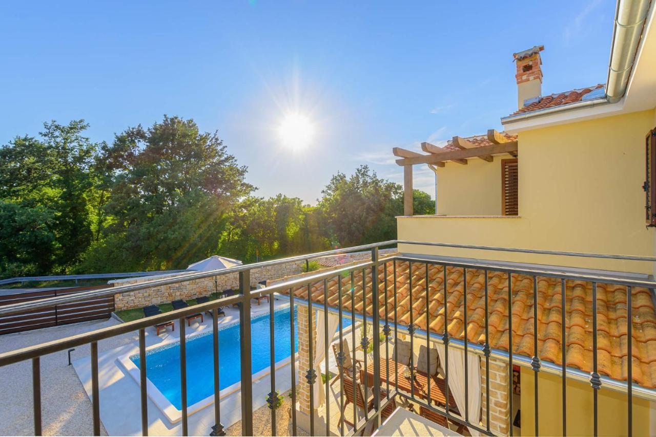 Villa David - Luxurious Secluded Villa With A Heated Pool Butkovići Eksteriør bilde