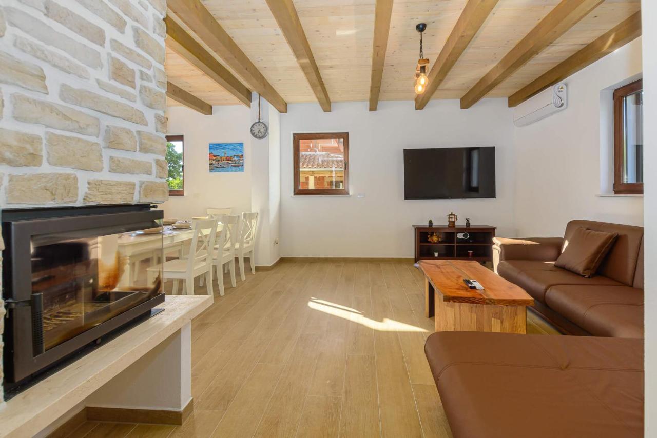 Villa David - Luxurious Secluded Villa With A Heated Pool Butkovići Eksteriør bilde