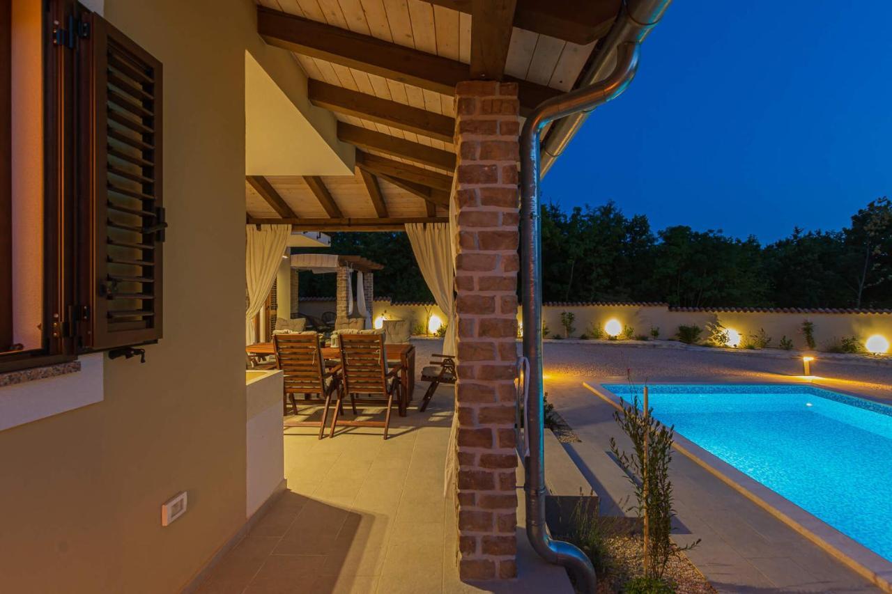 Villa David - Luxurious Secluded Villa With A Heated Pool Butkovići Eksteriør bilde