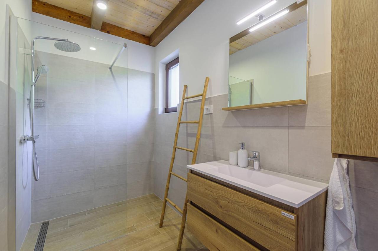 Villa David - Luxurious Secluded Villa With A Heated Pool Butkovići Eksteriør bilde