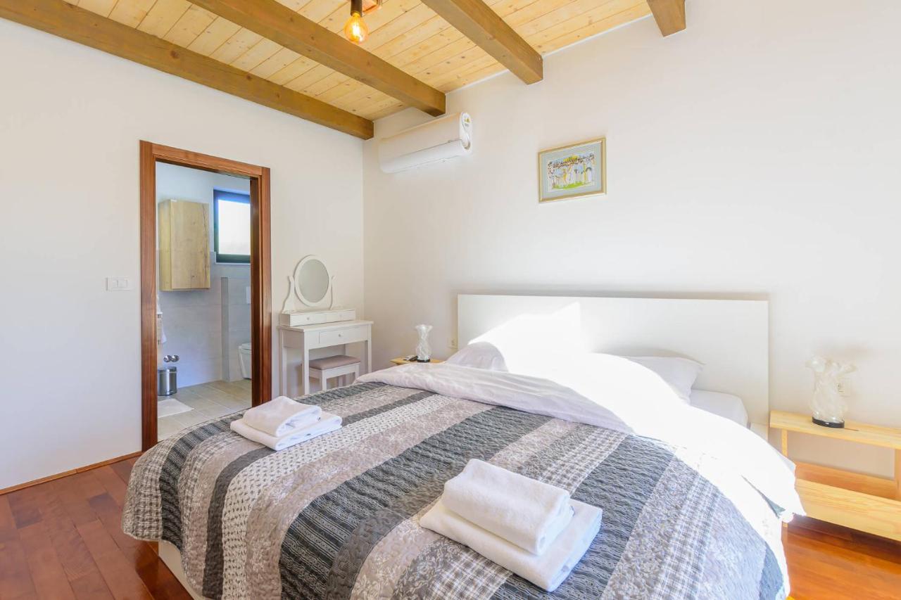 Villa David - Luxurious Secluded Villa With A Heated Pool Butkovići Eksteriør bilde