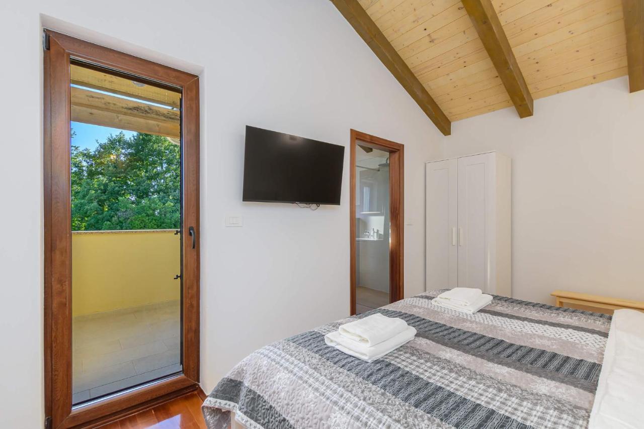 Villa David - Luxurious Secluded Villa With A Heated Pool Butkovići Eksteriør bilde
