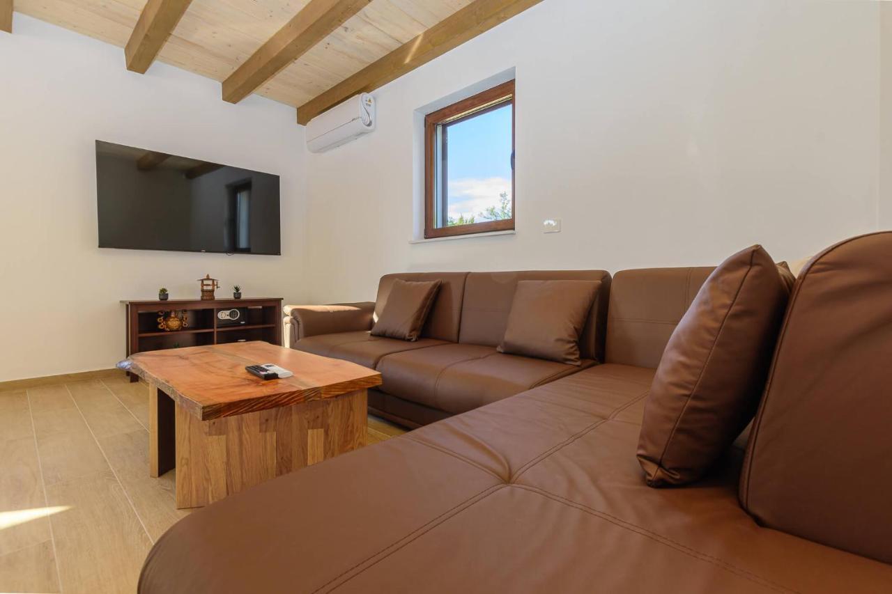 Villa David - Luxurious Secluded Villa With A Heated Pool Butkovići Eksteriør bilde