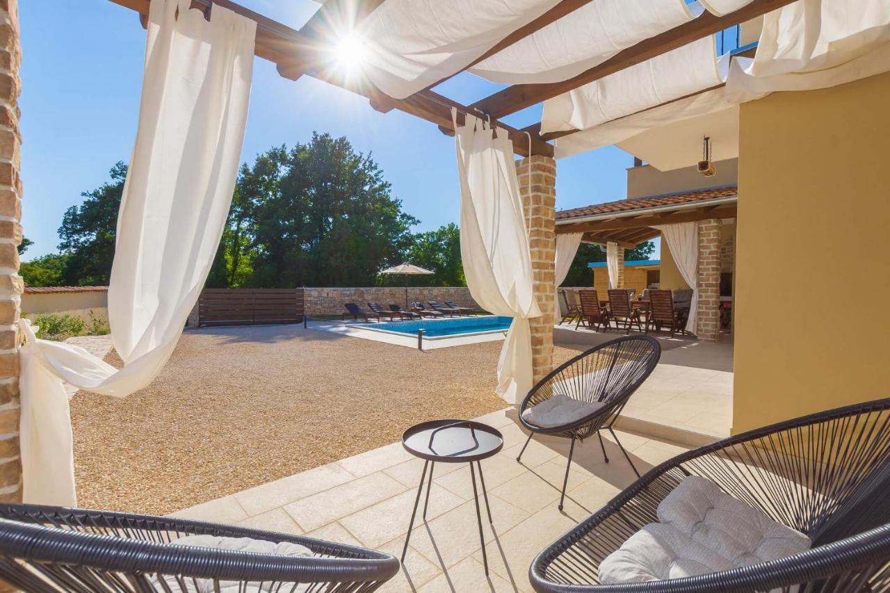 Villa David - Luxurious Secluded Villa With A Heated Pool Butkovići Eksteriør bilde