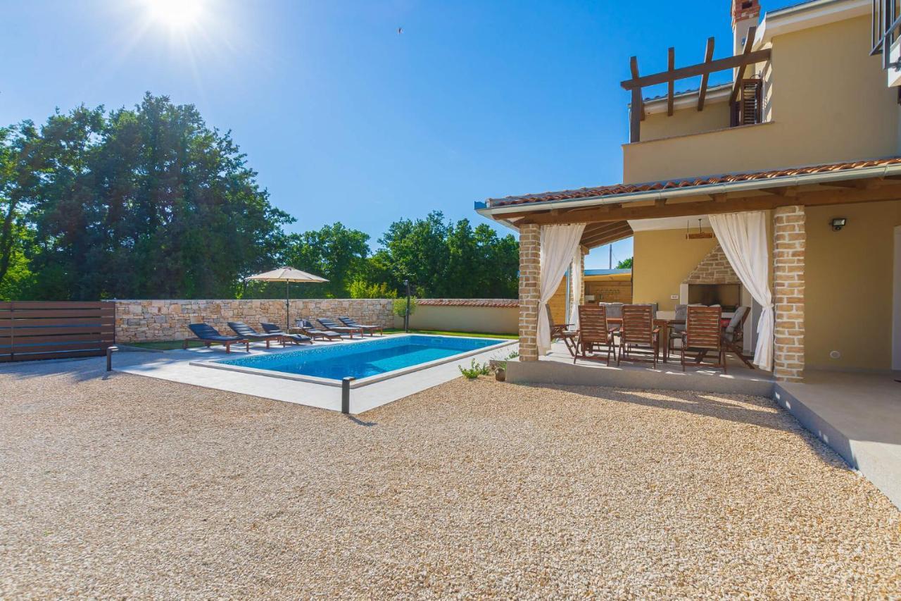 Villa David - Luxurious Secluded Villa With A Heated Pool Butkovići Eksteriør bilde