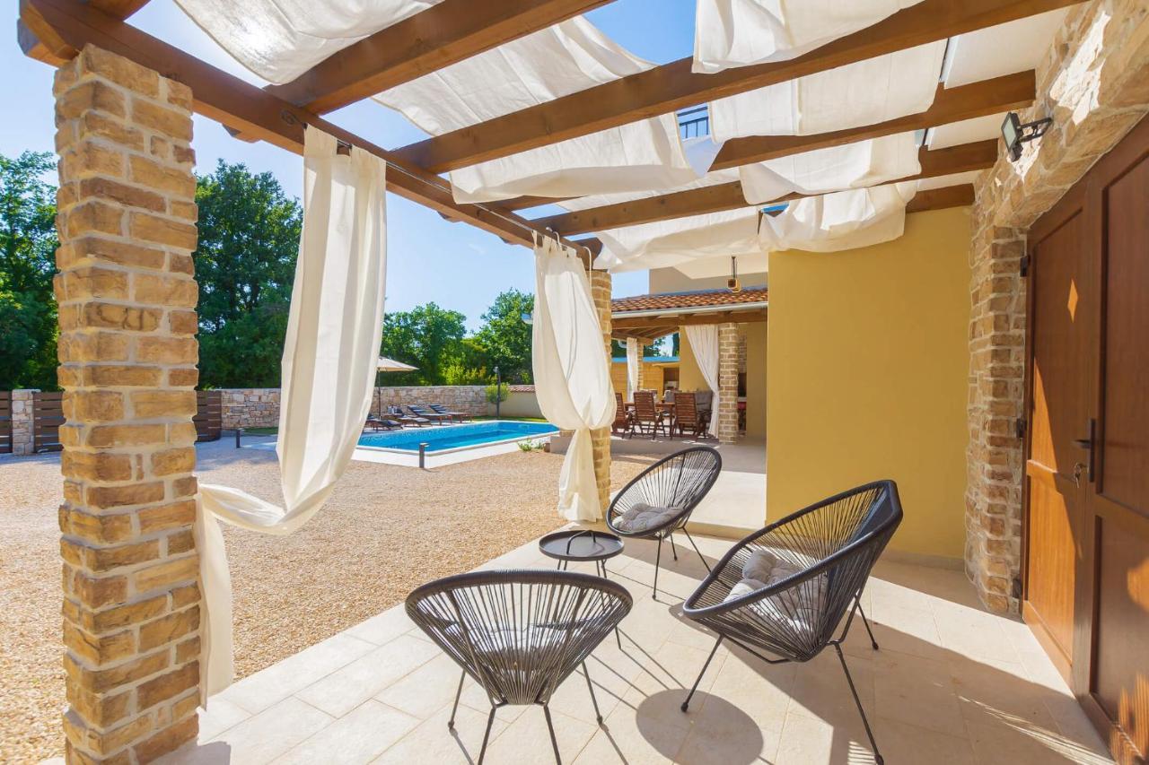 Villa David - Luxurious Secluded Villa With A Heated Pool Butkovići Eksteriør bilde