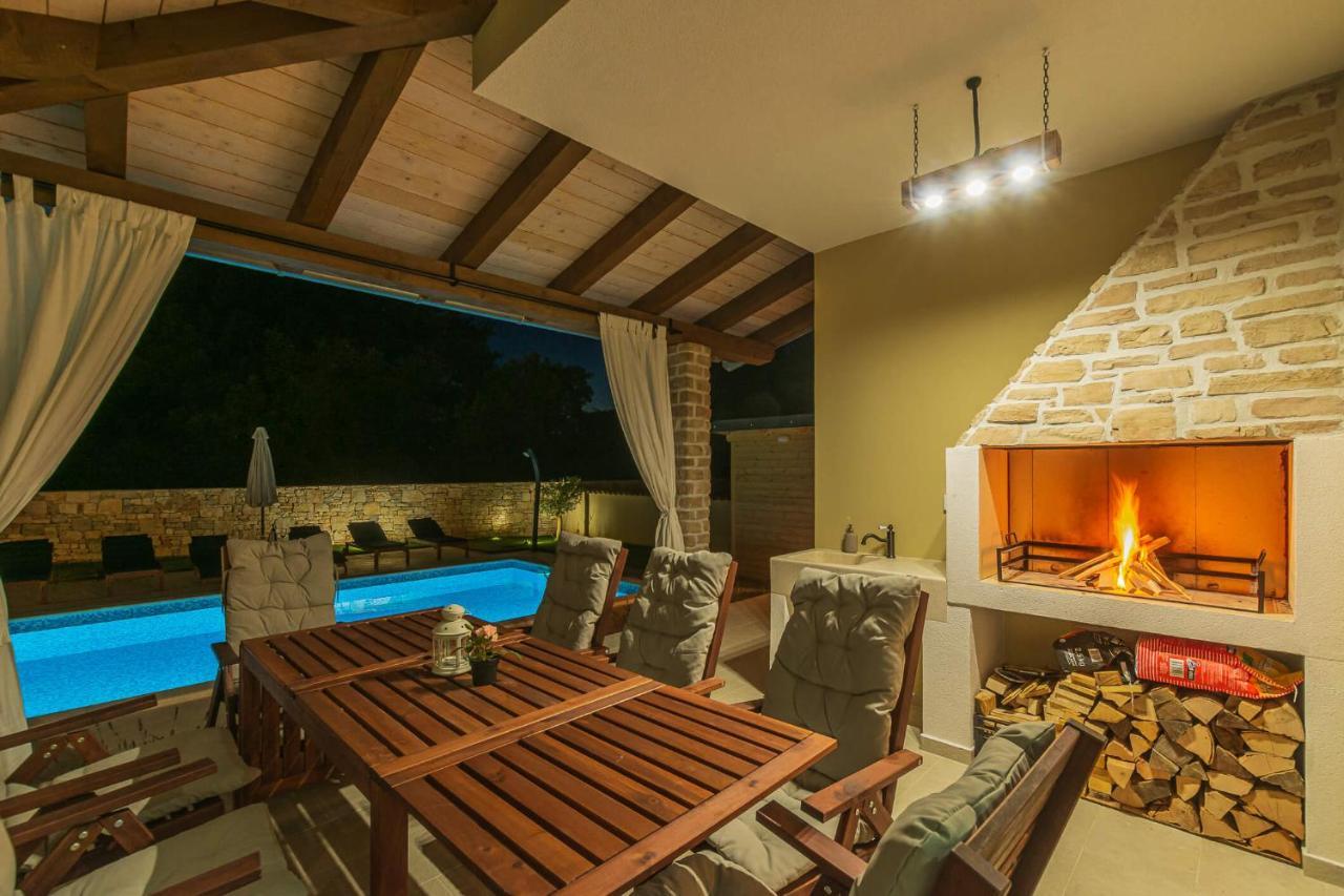 Villa David - Luxurious Secluded Villa With A Heated Pool Butkovići Eksteriør bilde