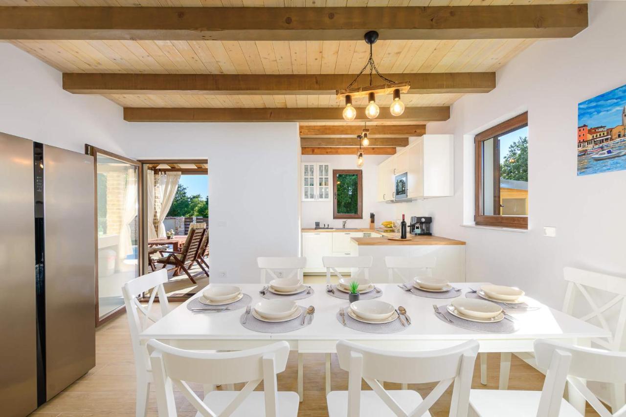 Villa David - Luxurious Secluded Villa With A Heated Pool Butkovići Eksteriør bilde