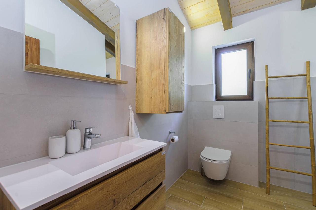 Villa David - Luxurious Secluded Villa With A Heated Pool Butkovići Eksteriør bilde