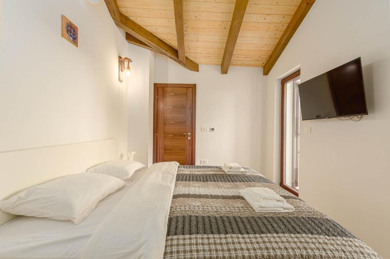 Villa David - Luxurious Secluded Villa With A Heated Pool Butkovići Eksteriør bilde