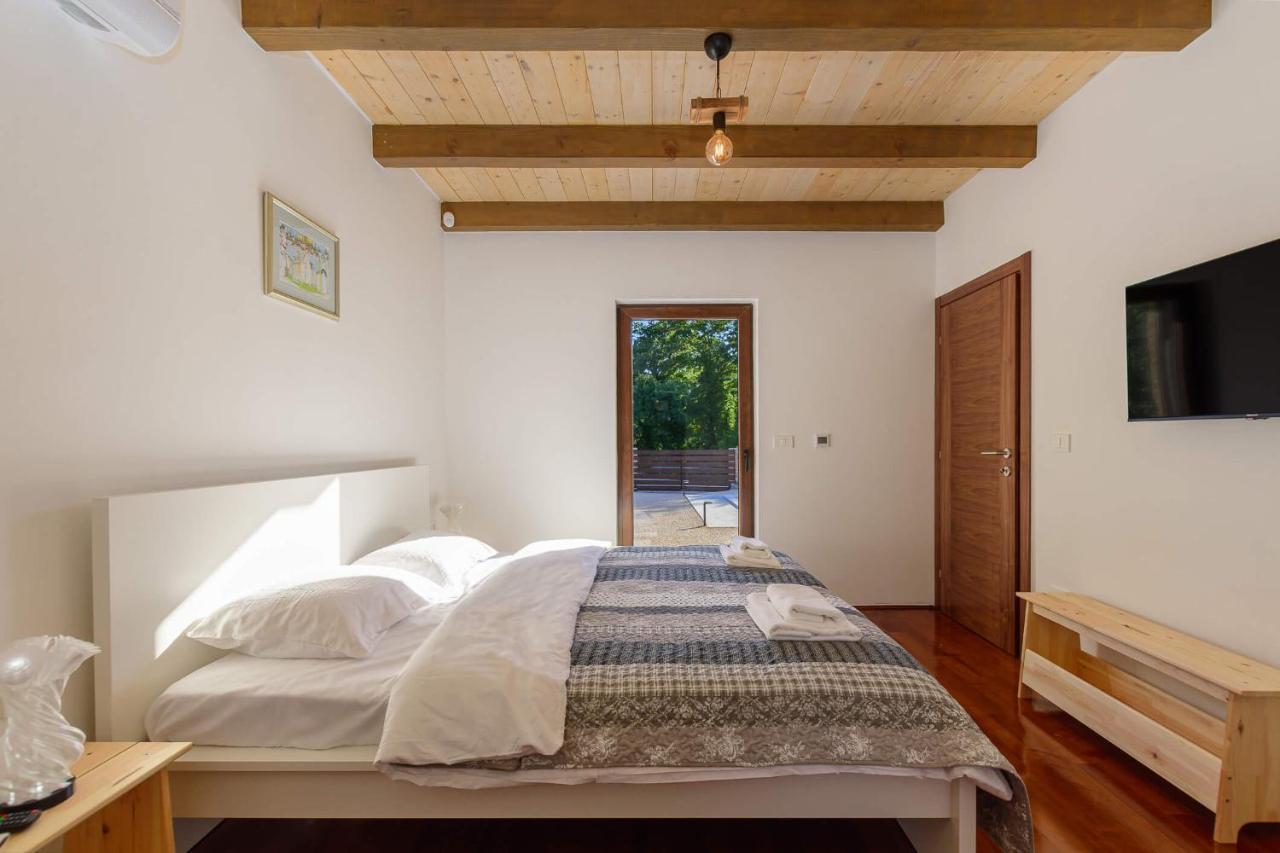 Villa David - Luxurious Secluded Villa With A Heated Pool Butkovići Eksteriør bilde